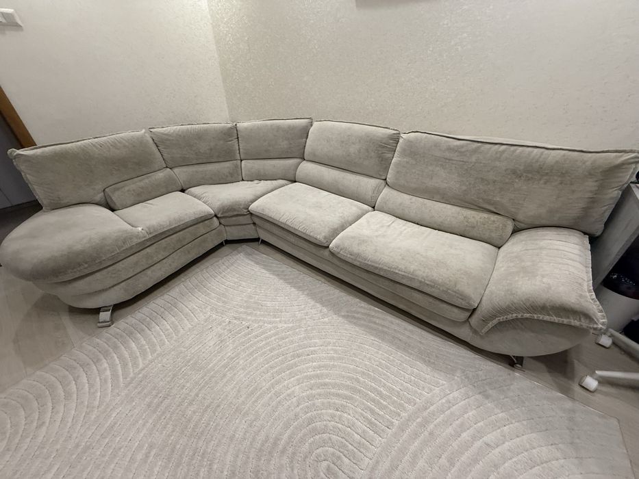 Диван кутовий в гостину