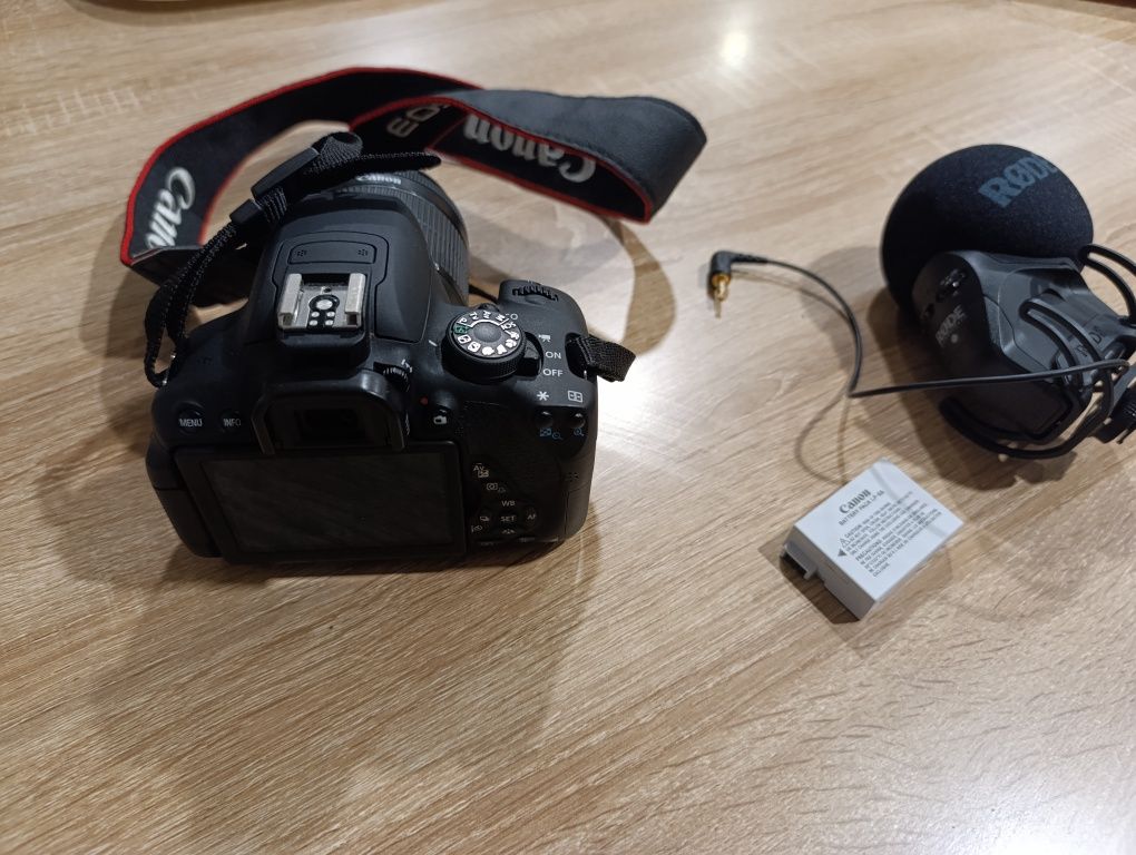 Canon EOS 700D  e microfone roge