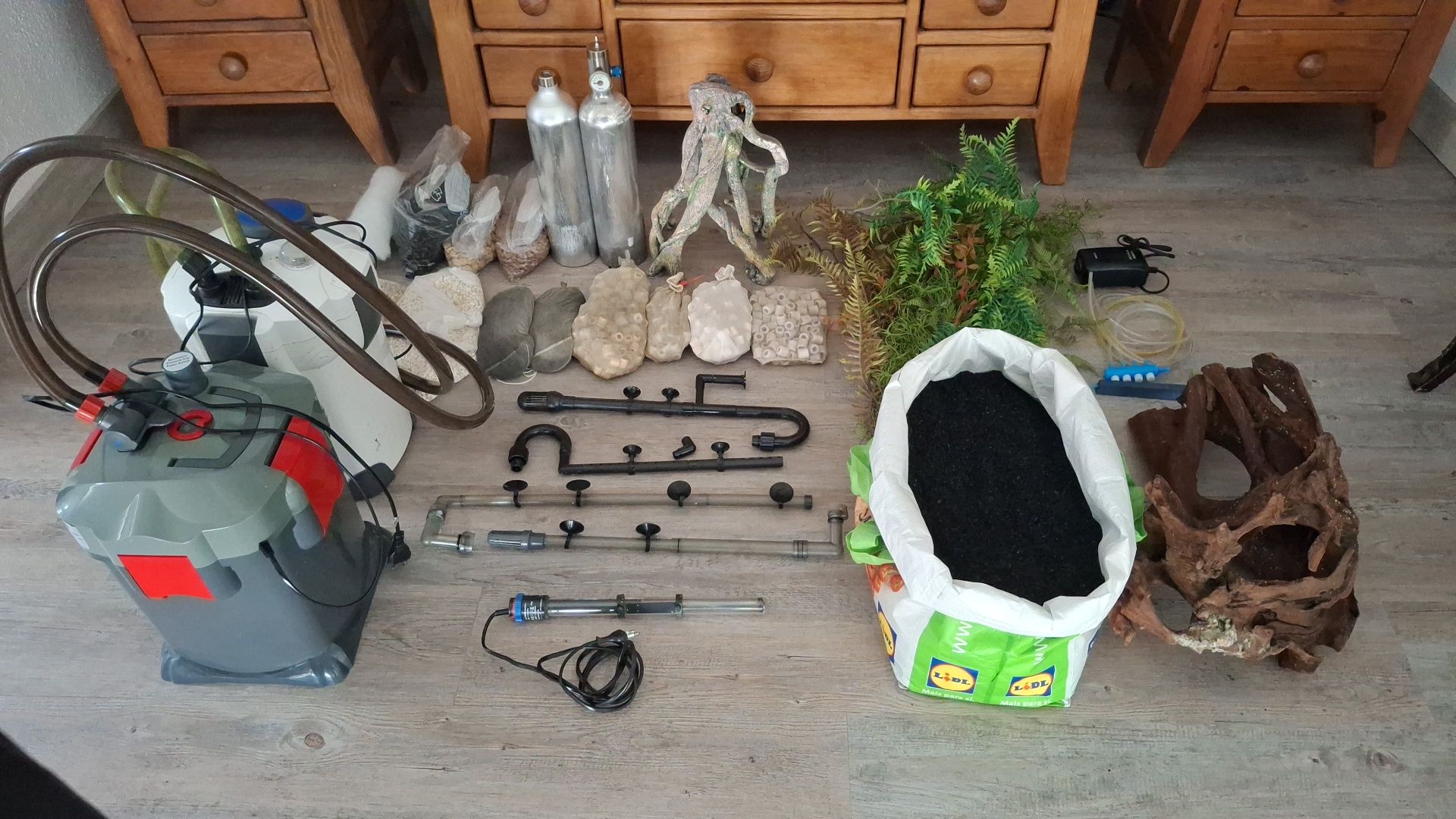 Aquário 120cm e armário com equipamentos