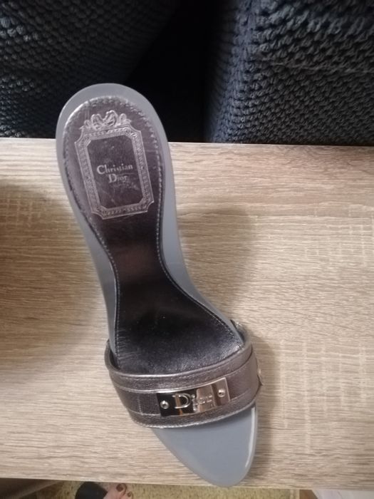 Босоніжки жіночі