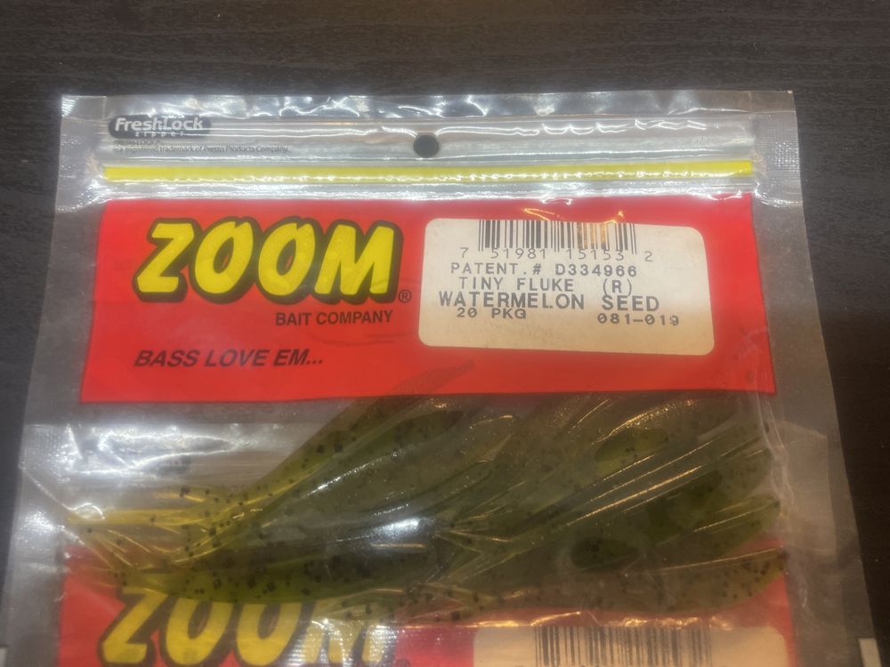 3 pacotes vinis de pesca marca ZOOM modelo tiny fluke cor watermelon