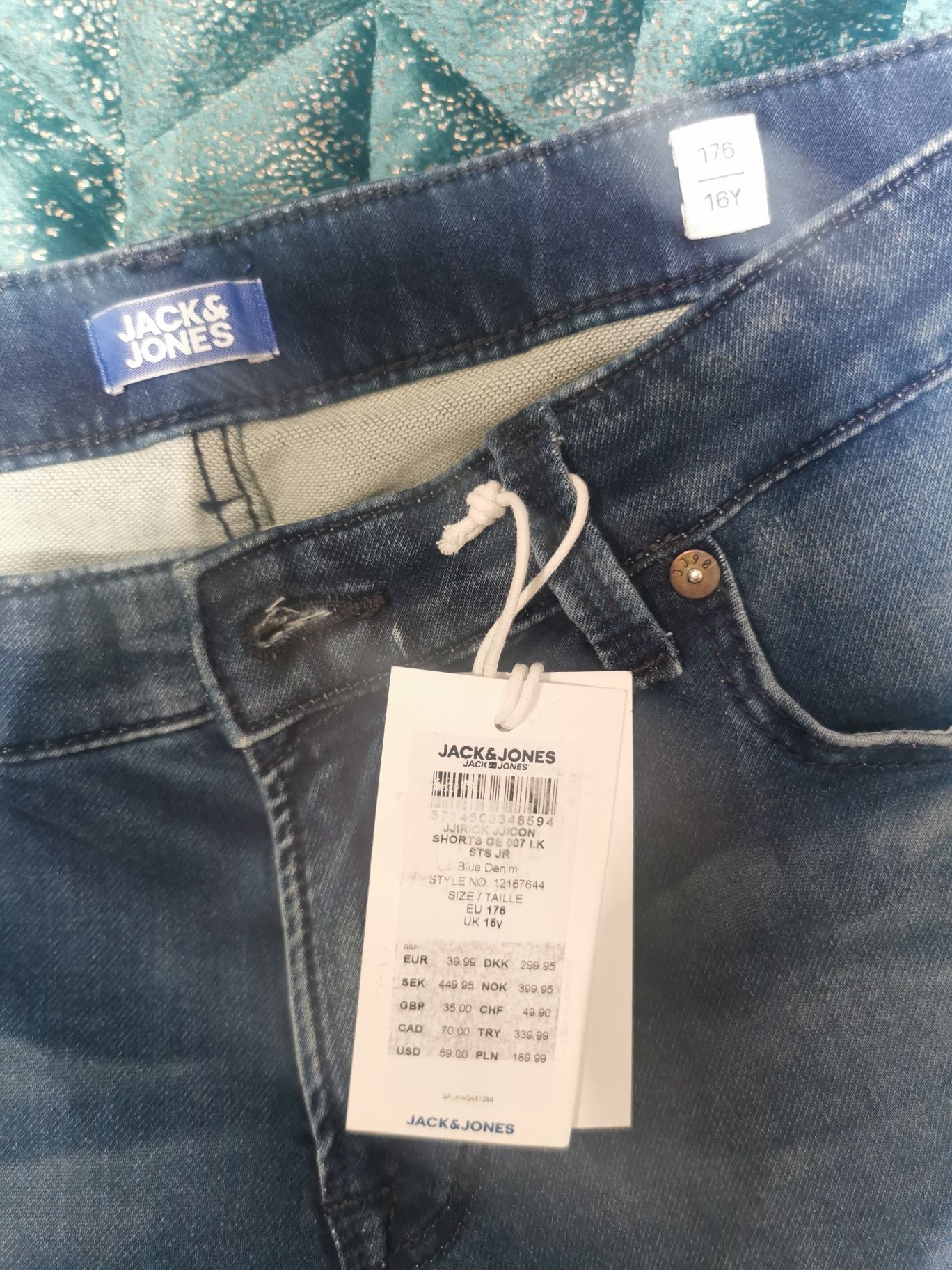 Spodenki jeansowe firmy JACK&JONES w rozmiarze na 176cm.