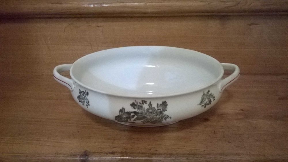 Vista Alegre - Várias Peças Muito Antigas - 30 € Tudo