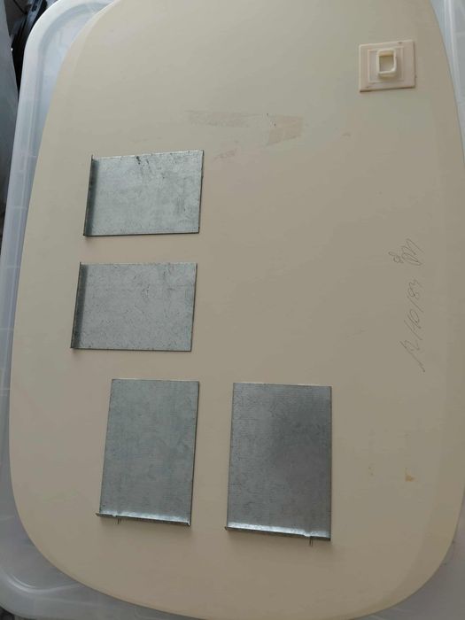 Lustro ścienne z dekoracyjnym brzegiem