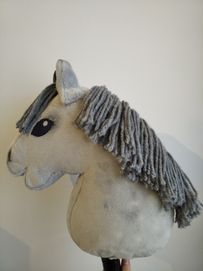 Hobby horse koń konik siwy