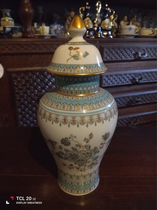 Bonito pote em tons esverdeados e dourados