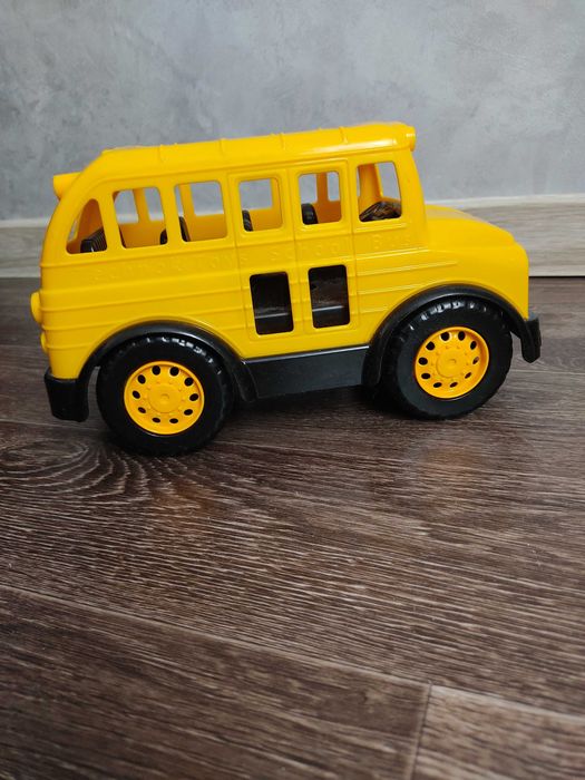 Детский  игрушечный автобус