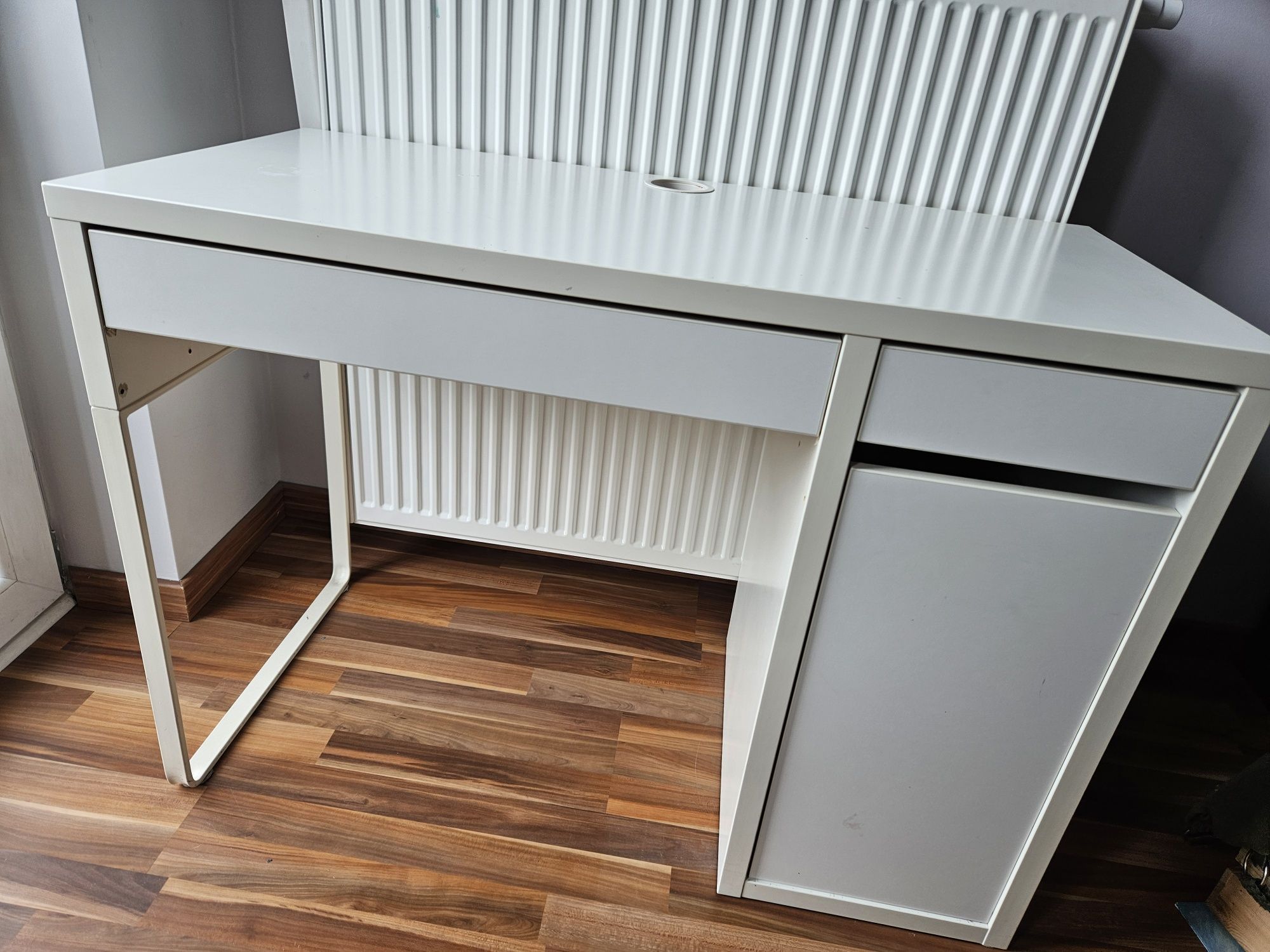 Biurko ikea białe rezerwacja