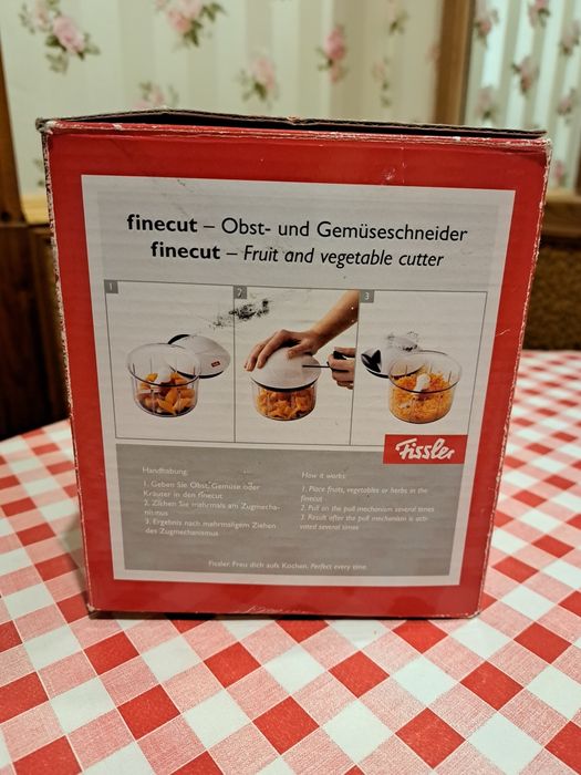 Измельчитель для овощей. Соковыжималка для цытрусовых.