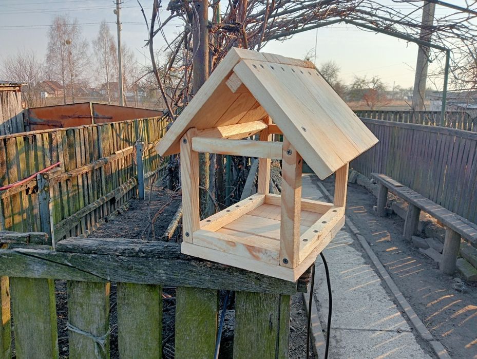 Годівниця(кормушка для птиц)годівниця для птахів.шпакіниця.