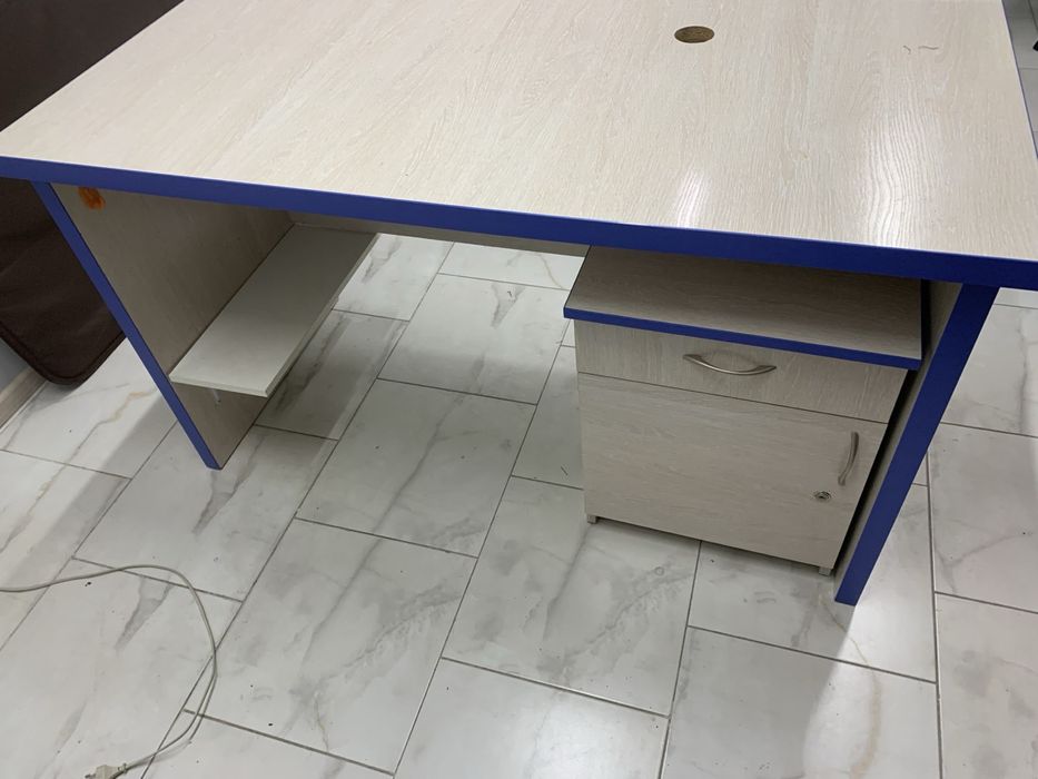 Офісний стіл та тумба