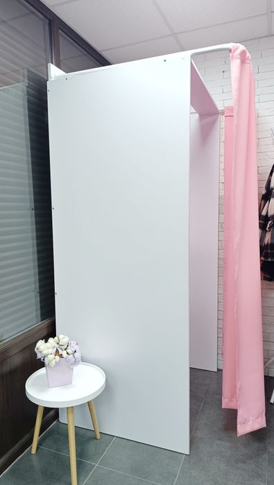 Витрины, стеллажи, ресепшн, примерочная