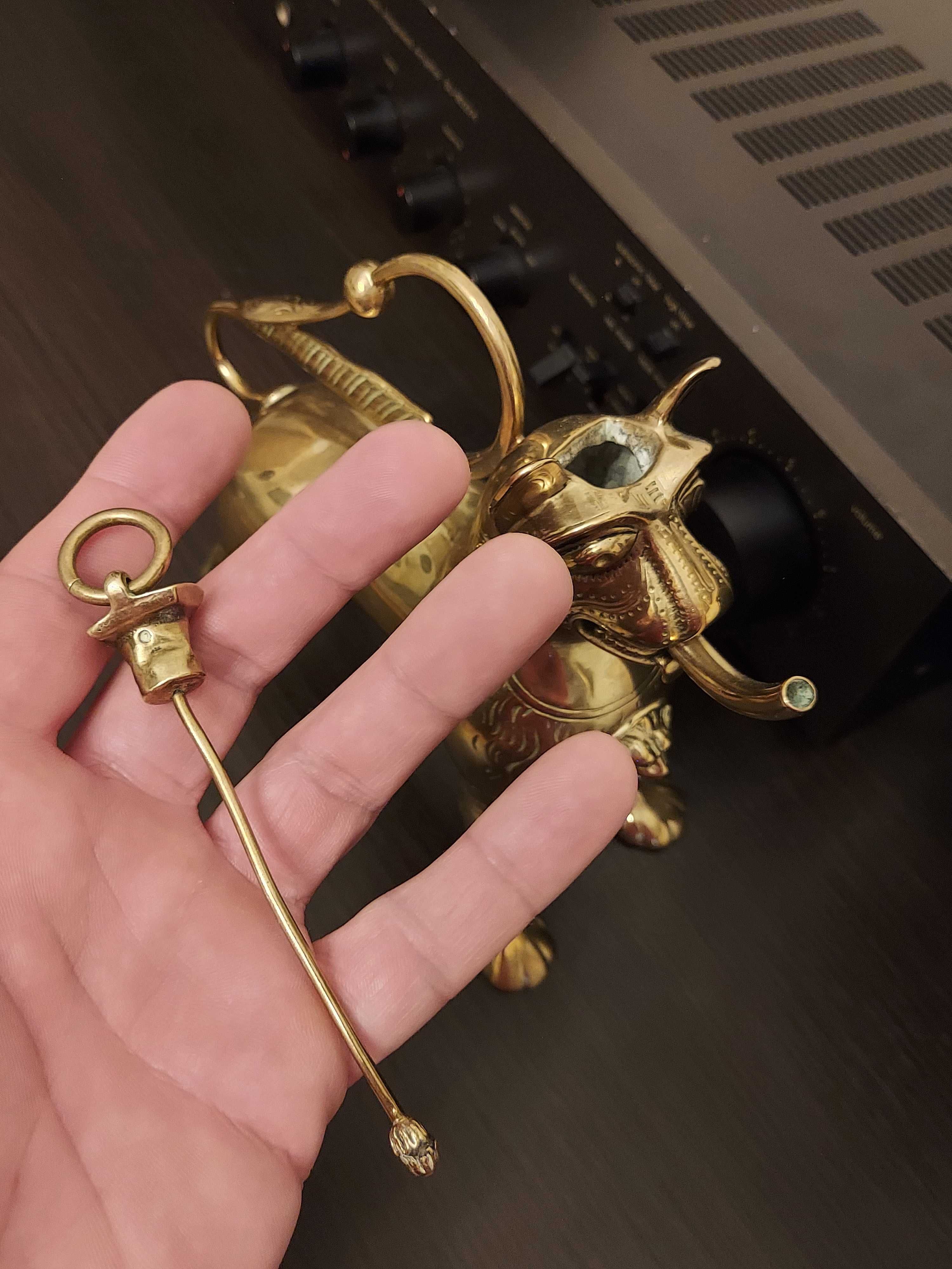 Lampa oliwna Aquamanile z wieczną zapałką