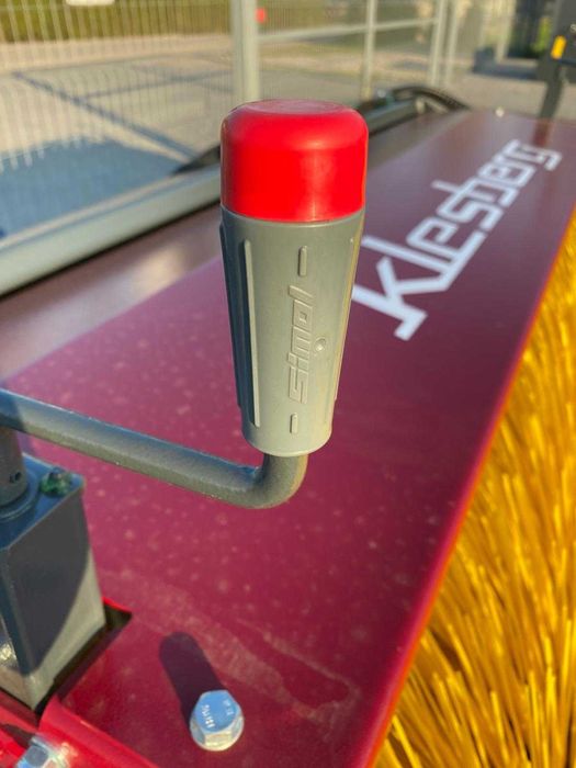 Łyżka zamiatająca ze szczotką