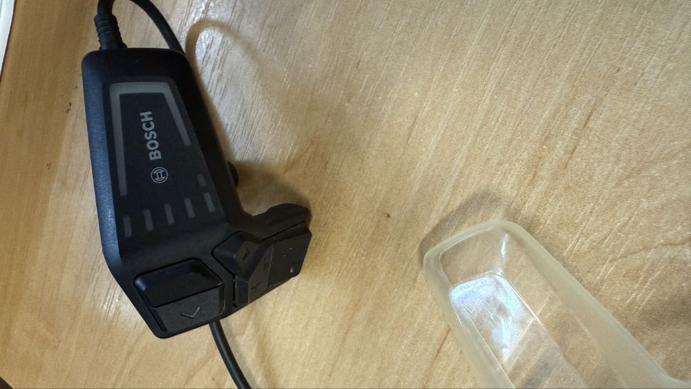 Sprzedam manipulator i ekran Kiox 300 do systemu Bosch Smart