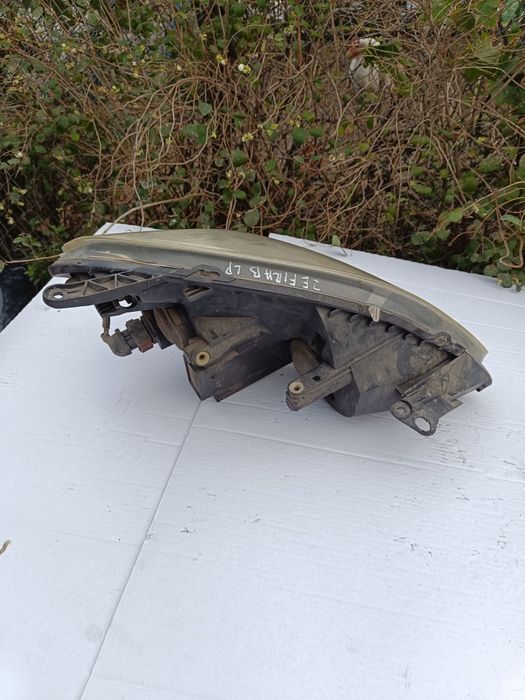 Lampa lewa przednia Opel Zafira B