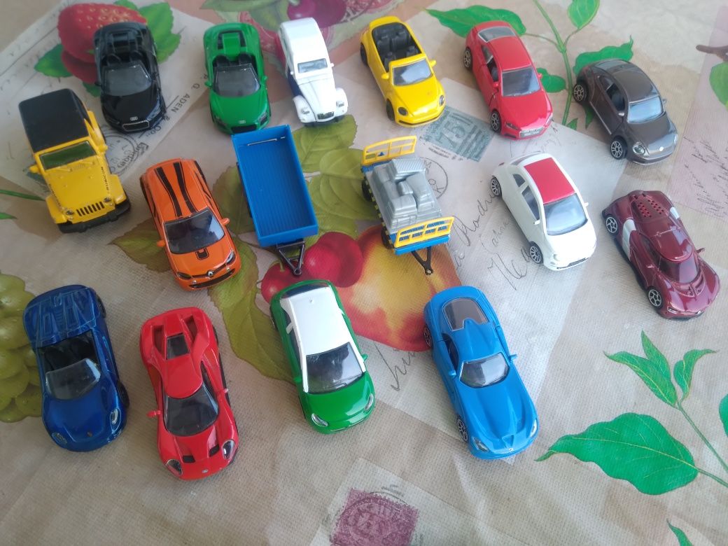 16 carrinhos diecast 1/64