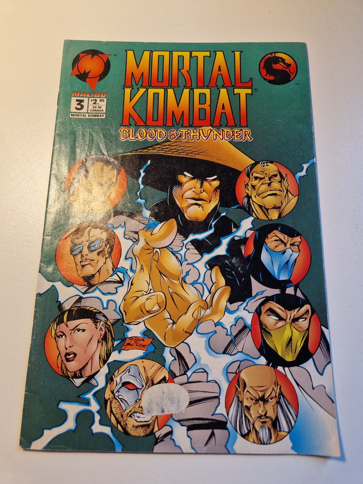 Kompendium wiedzy Secret Service + numer 50 + komiks Mortal Kombat