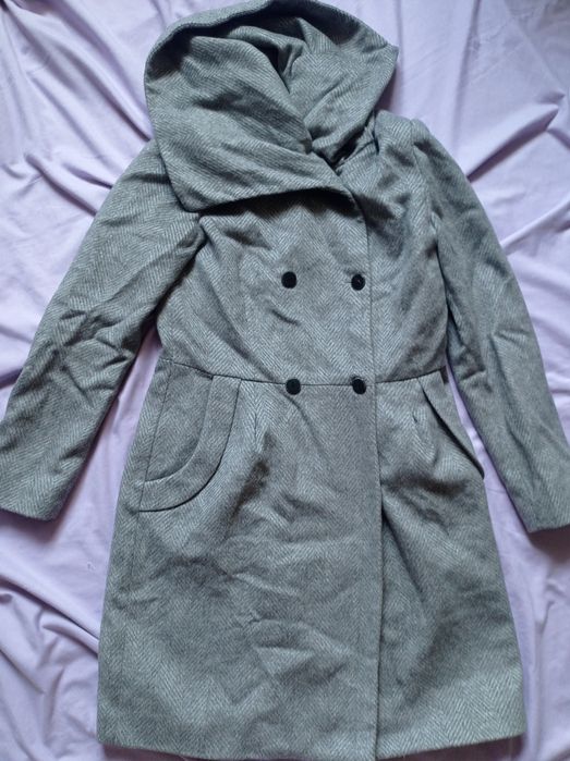 Жіноче приталене сіре пальто