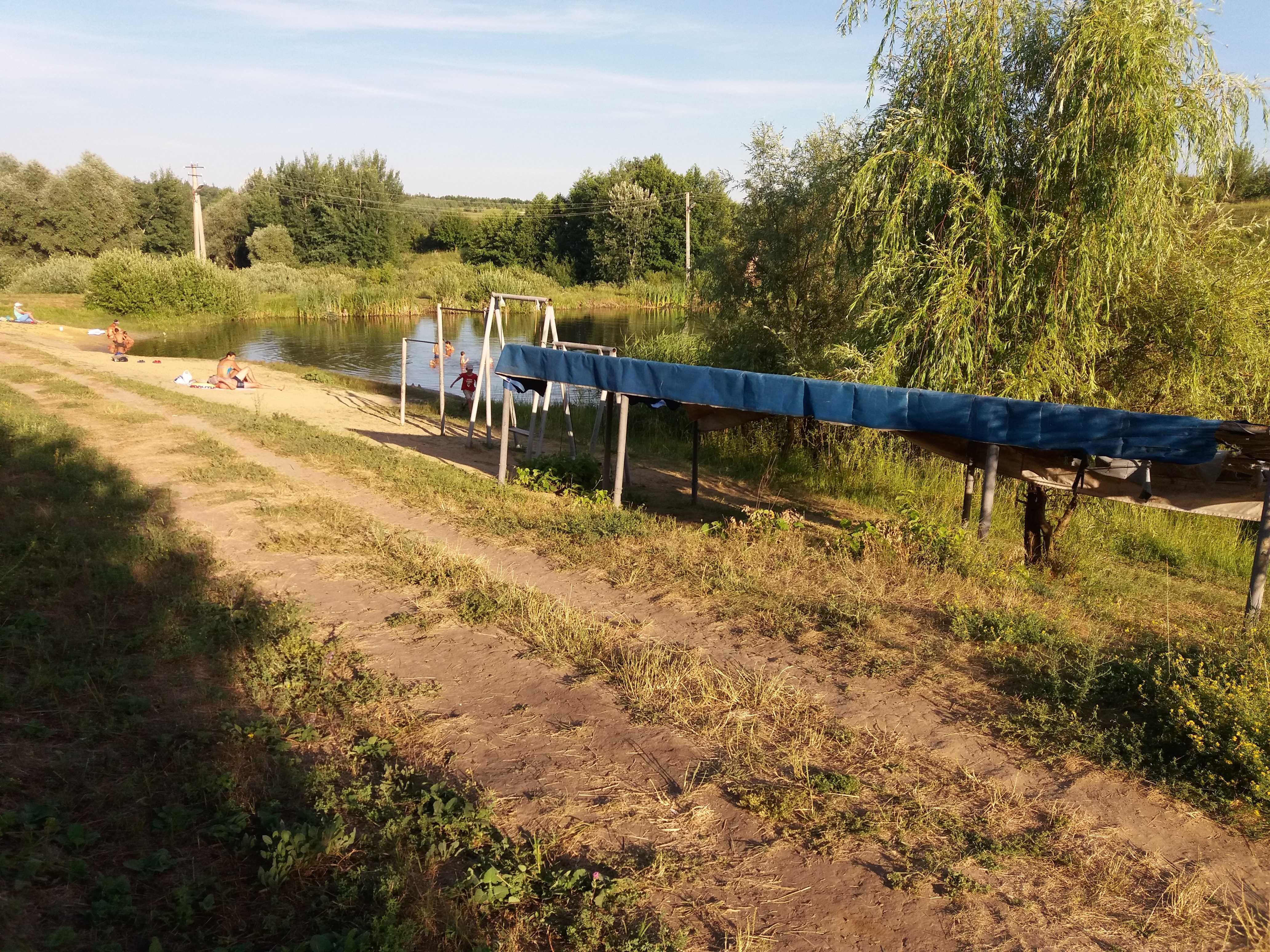 Дача біля води + ліс.