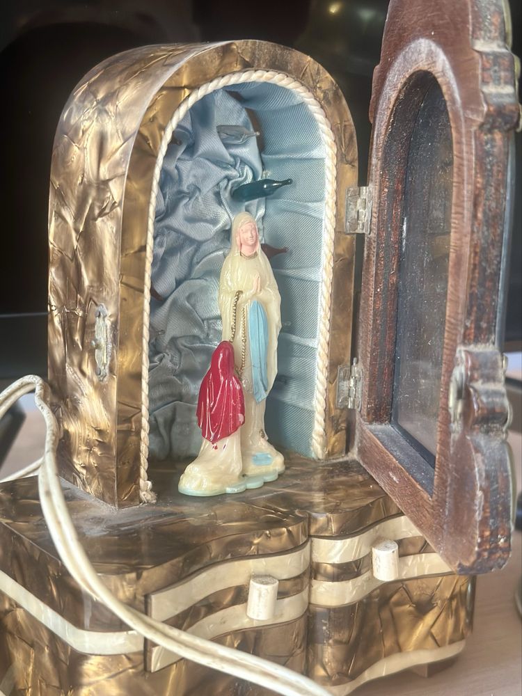Pozytywka z figurką Matki Boskiej Fatimskiej retro vintage antyk