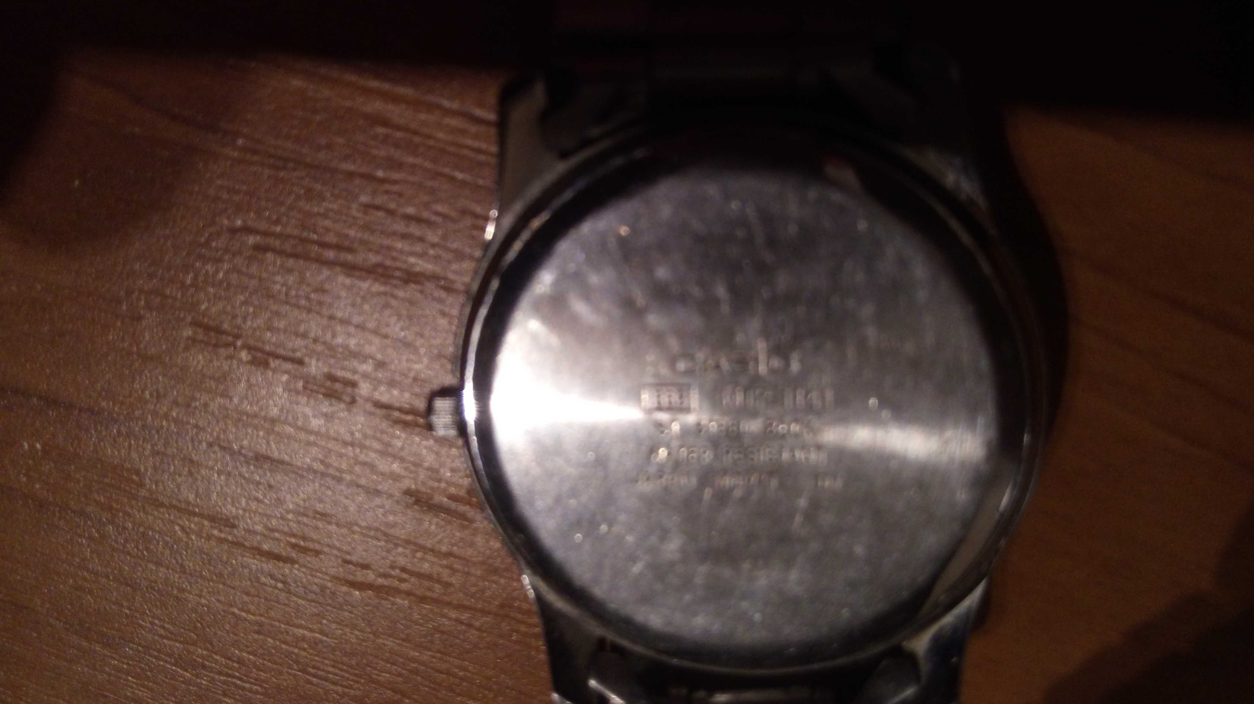 Zegarek Casio Quartz MTP-1141 z datownikiem i metalową bransoletą