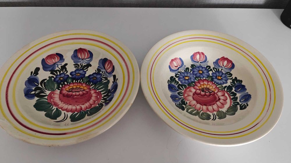 Ręcznie malowane talerze ceramiczne w stylu ludowym PRL