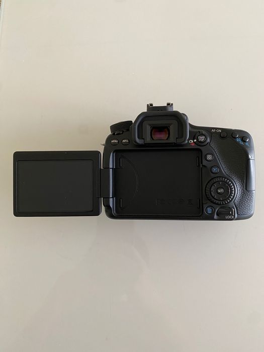 Câmera Canon EOS 80D + lente Canon EF 50mm F/1.8 STM