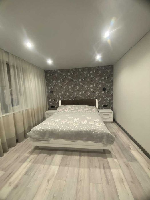 Продаж будинку з СОНЯЧНИМИ панелями та інвертором.