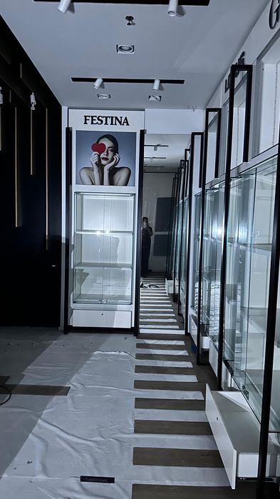 Vitrines Iluminadas com Portam em Vidro