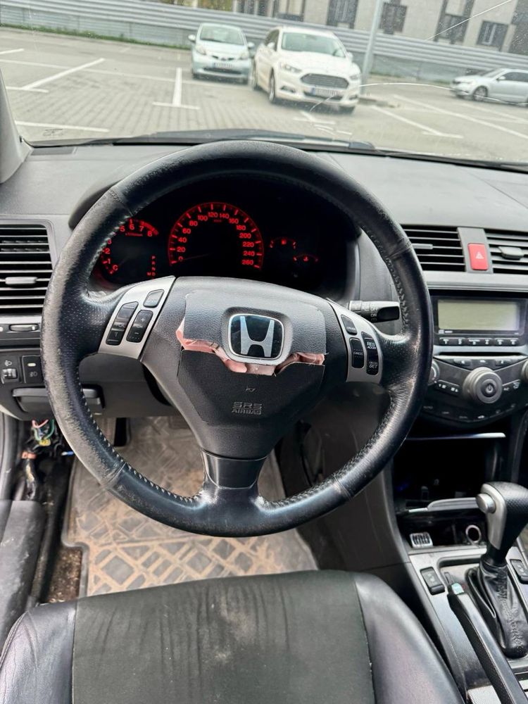 Honda Accord 7.