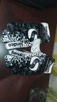 Перчатки футбольные вратарские  Sondico р 8  Оригинал