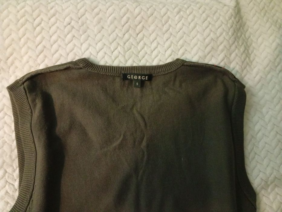 Чоловіча кофта без рукавів , в норм стані !