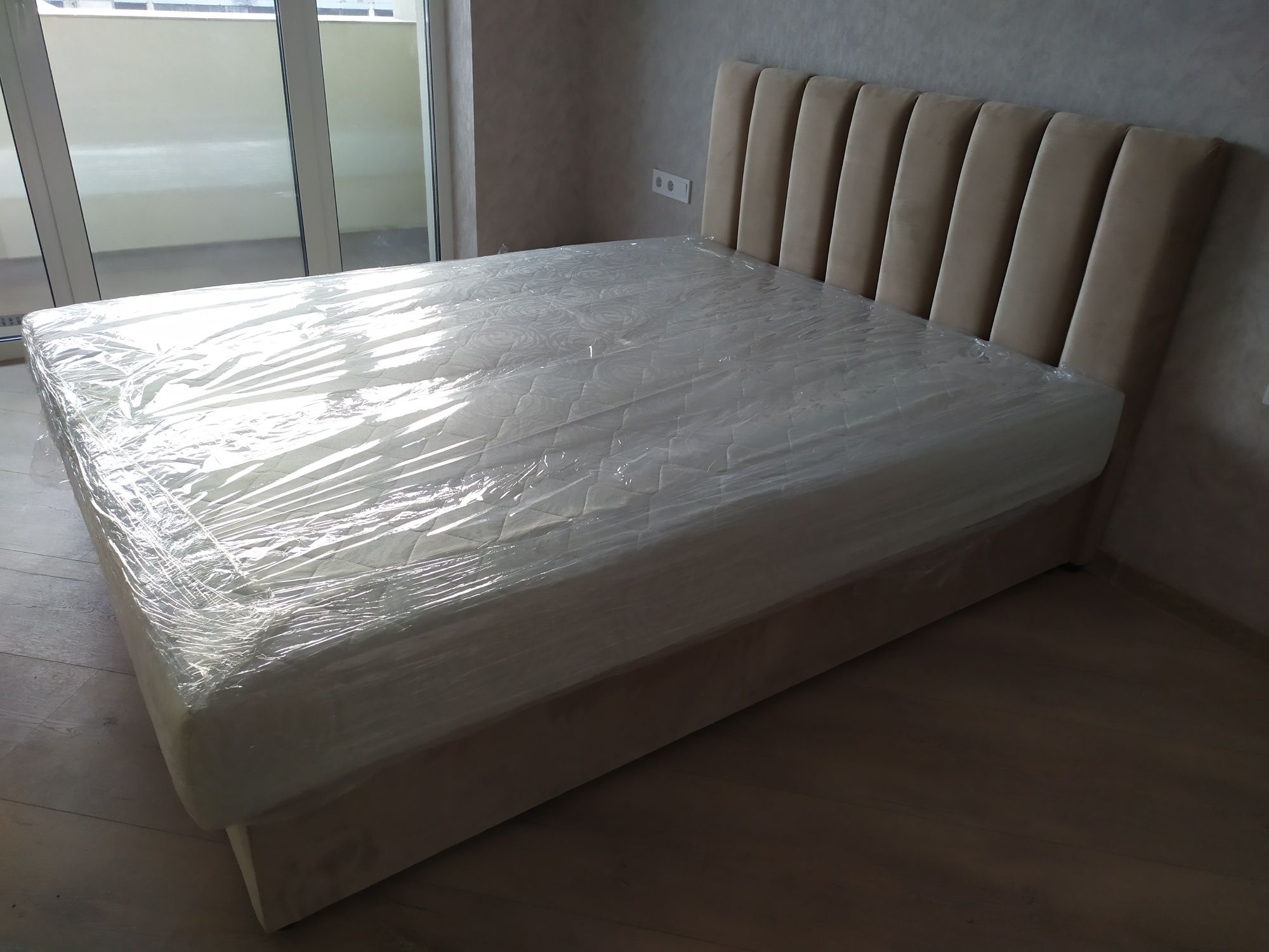 Ліжко з матрацом 160х200 "Барон" від виробника \ Кровать с матрасом