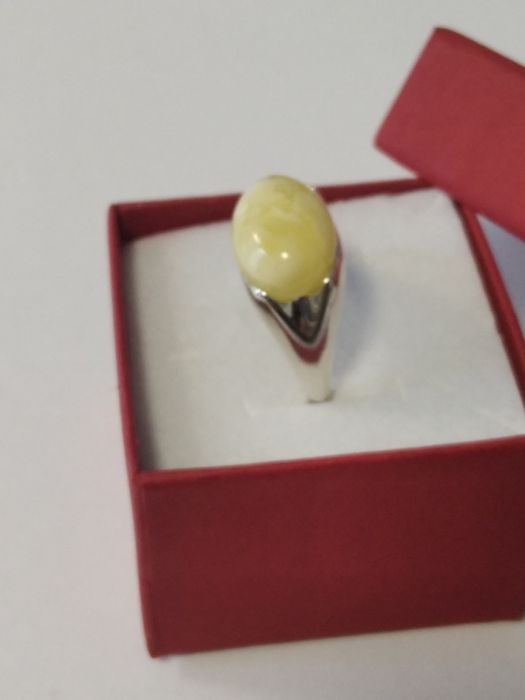 Srebrny pierścionek z mlecznym bursztynem, srebro 925, rozm. 15