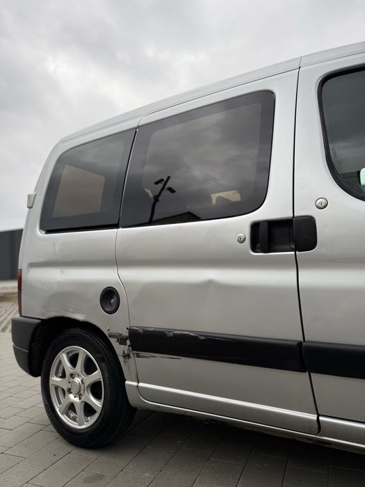 Автомобіль Peugeot Partner