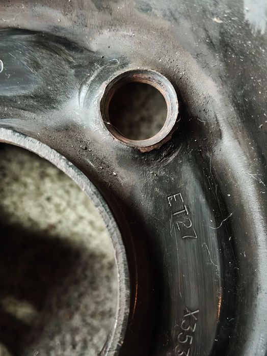 Felgi stalowe 15" 4x108 z Oponami zimowymi Goodyear Ultragrip 9 z fel