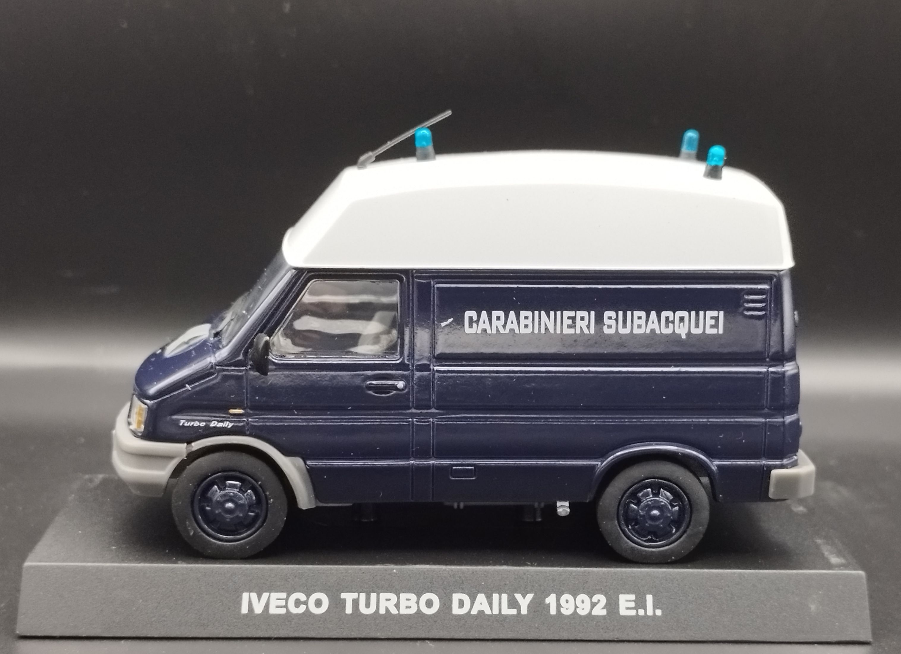 1:43 Atlas 1992 Iveco Turbo Daily Carabineri model nowy