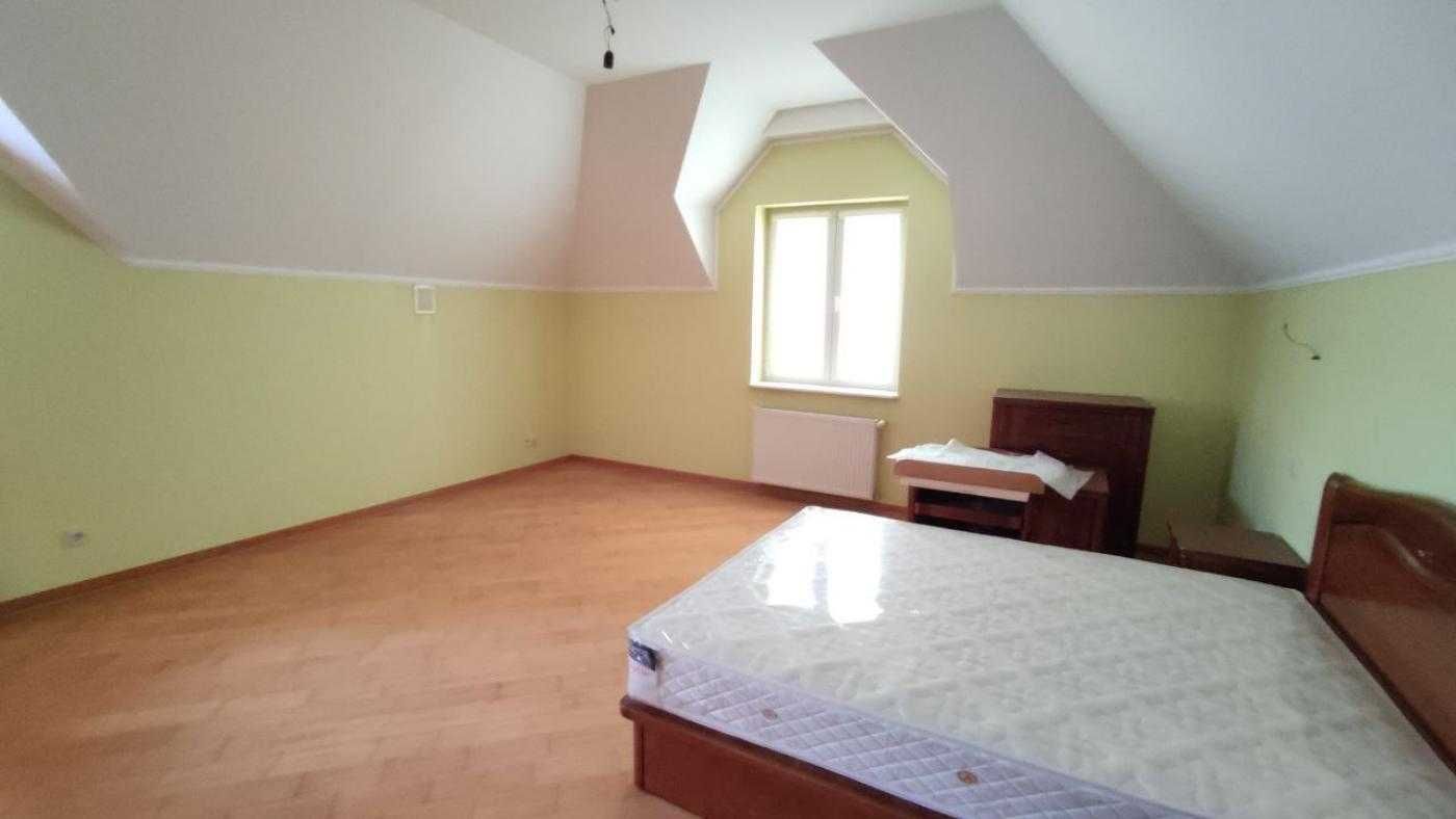 Продаж будинку, Брюховичі