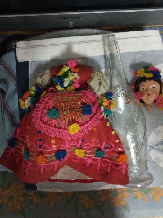 Pela melhor oferta Cobertura ou decoração em pano/lã para garrafa
