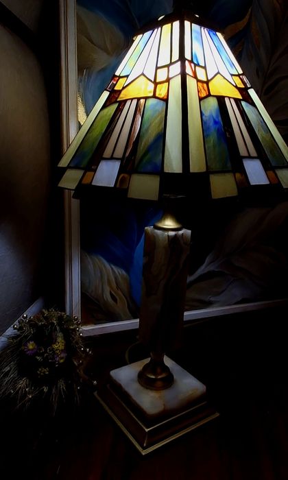 Витражная настольная лампа тиффани