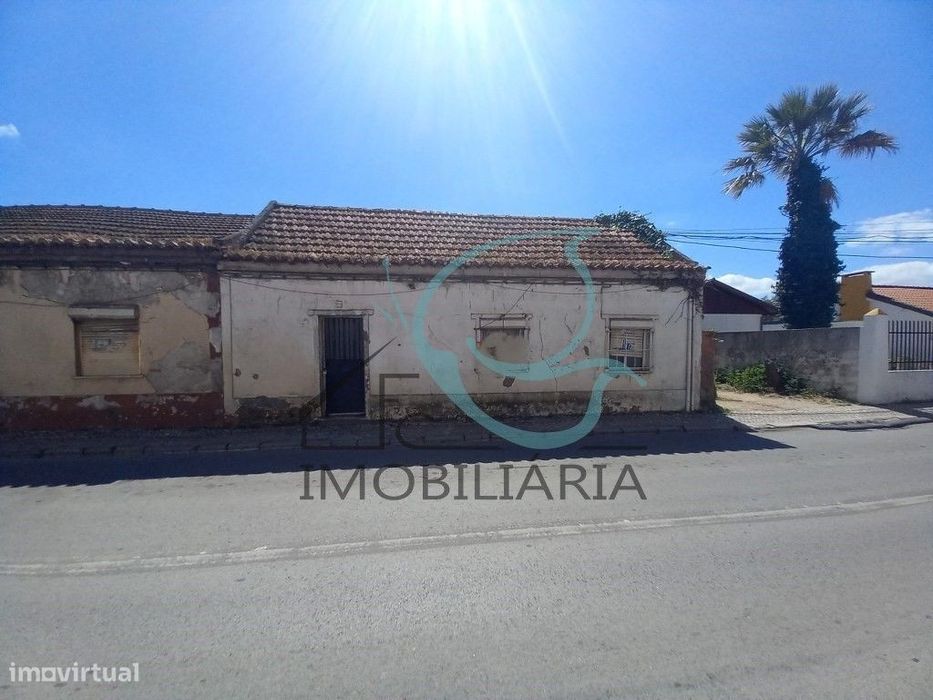 Casa térrea T1, para remodelação - Stº António da Charneca, Barreiro