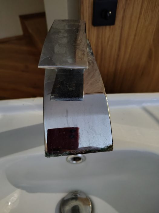 Szafka łazienkowa zlew bateria