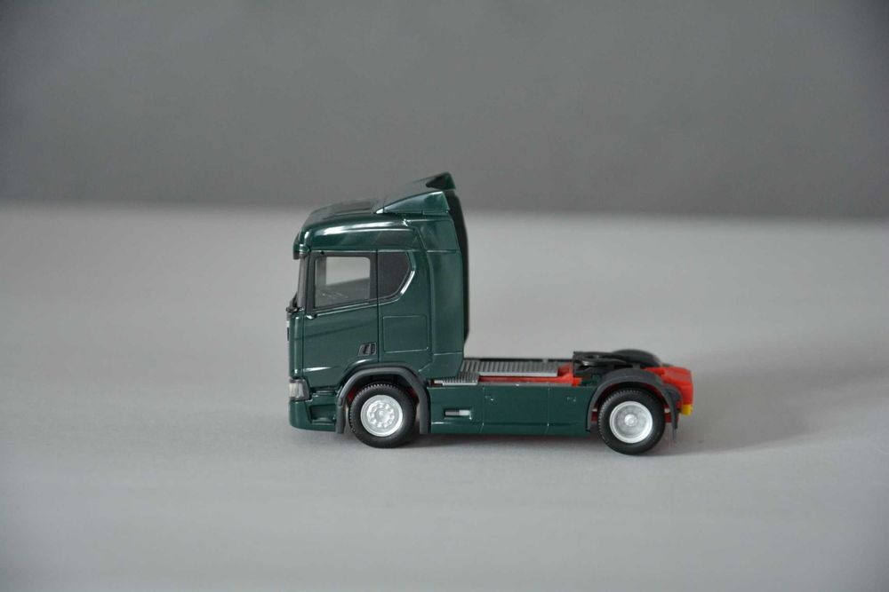 1:87 (H0) Herpa 307642 - Scania CR ND - dark green
