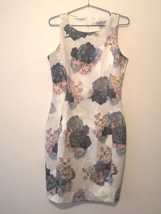 Vestido Floral Elegante – Corte Justo e Feminino
