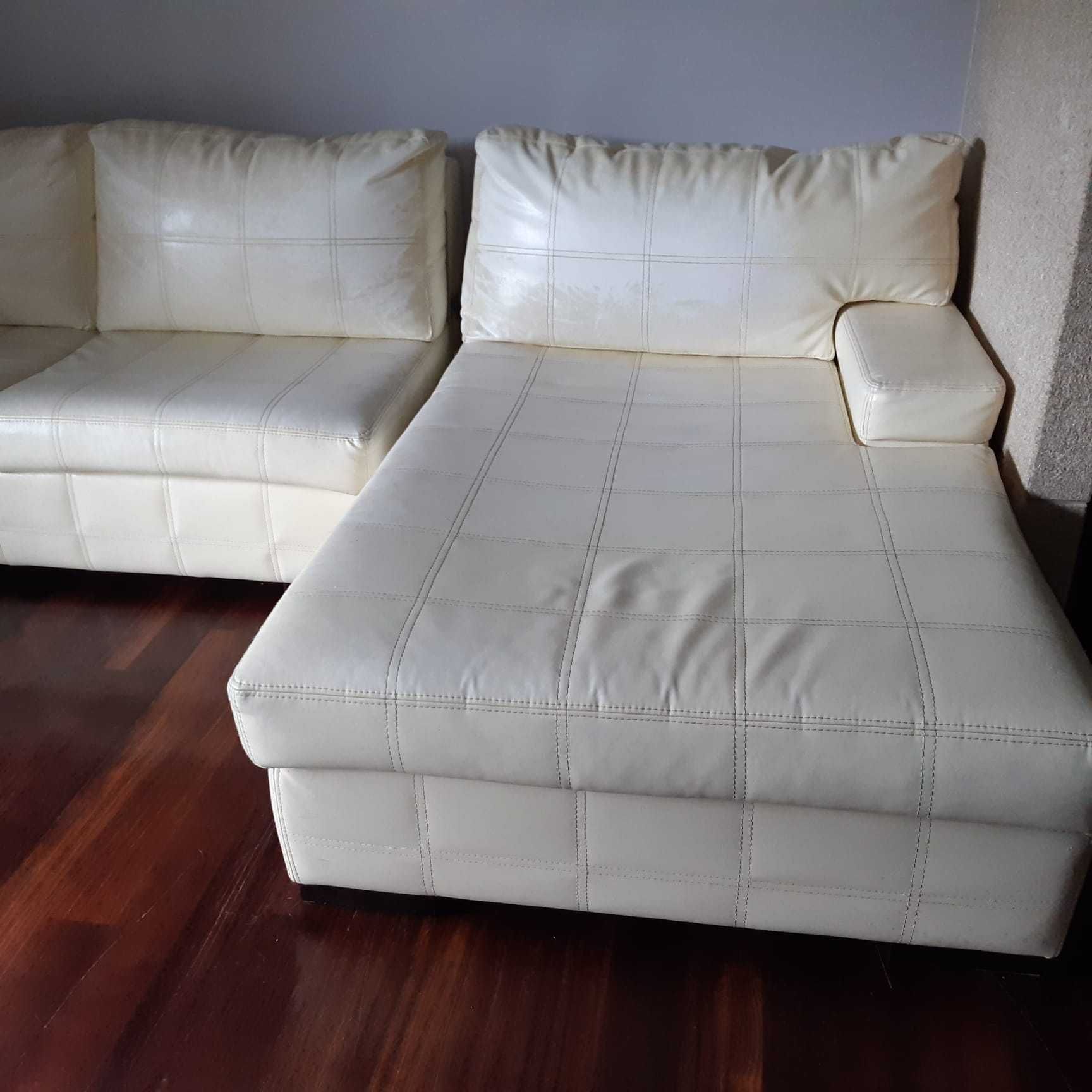 Sofá com chaise longue