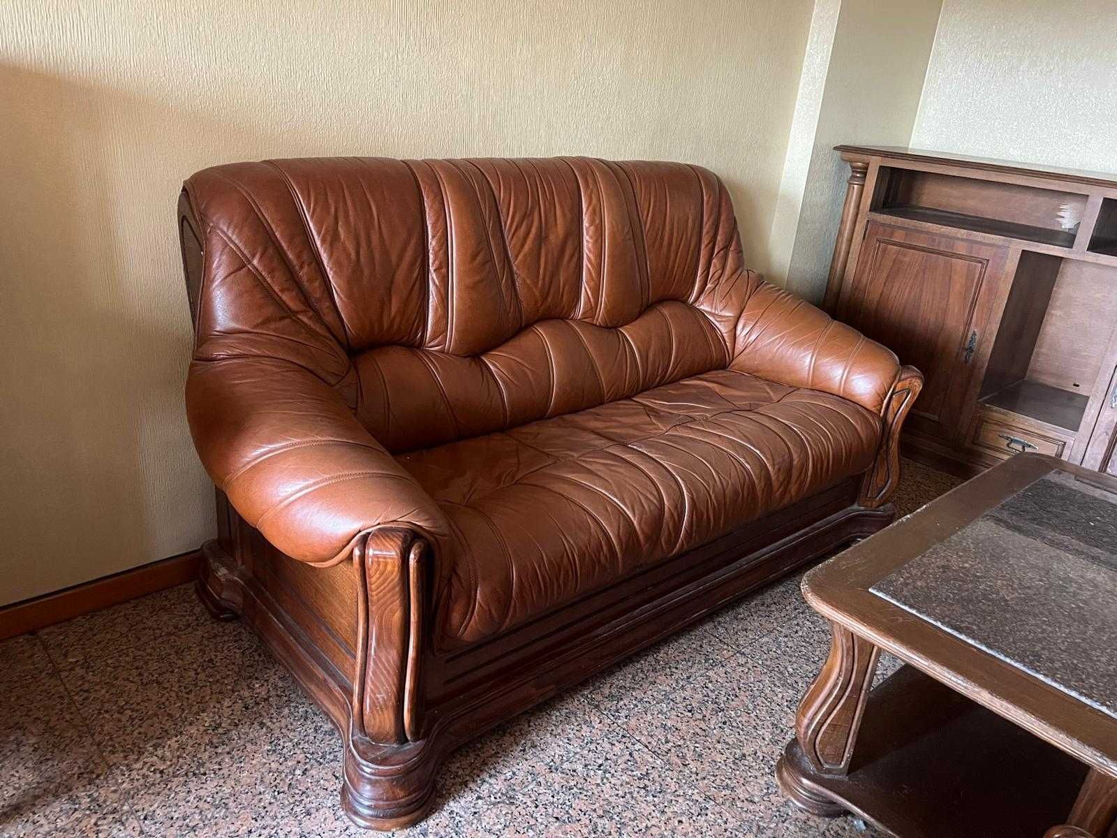 Conjunto sofás em pele