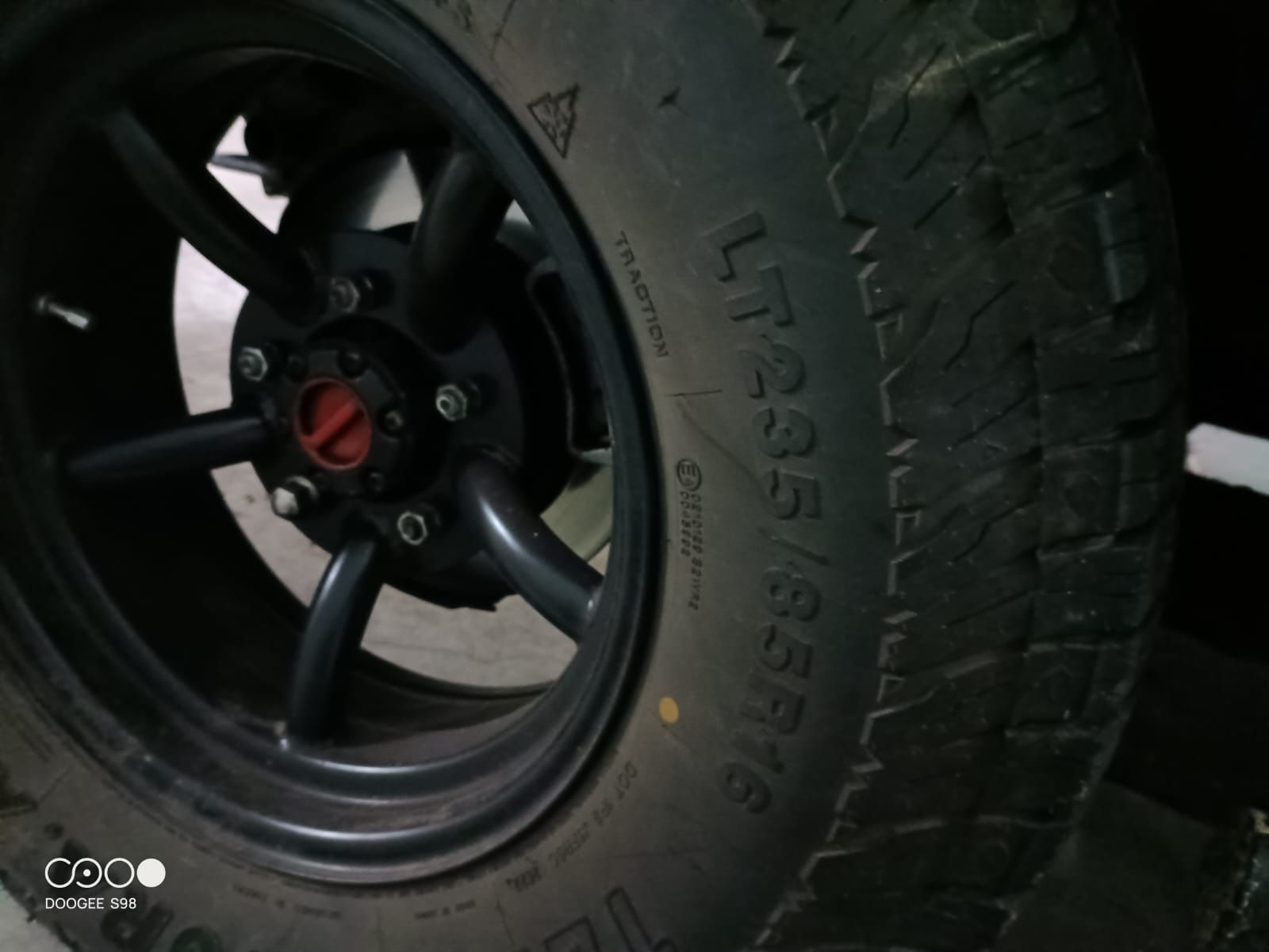 Jantes com pneus Suzuki Vitara e samurai