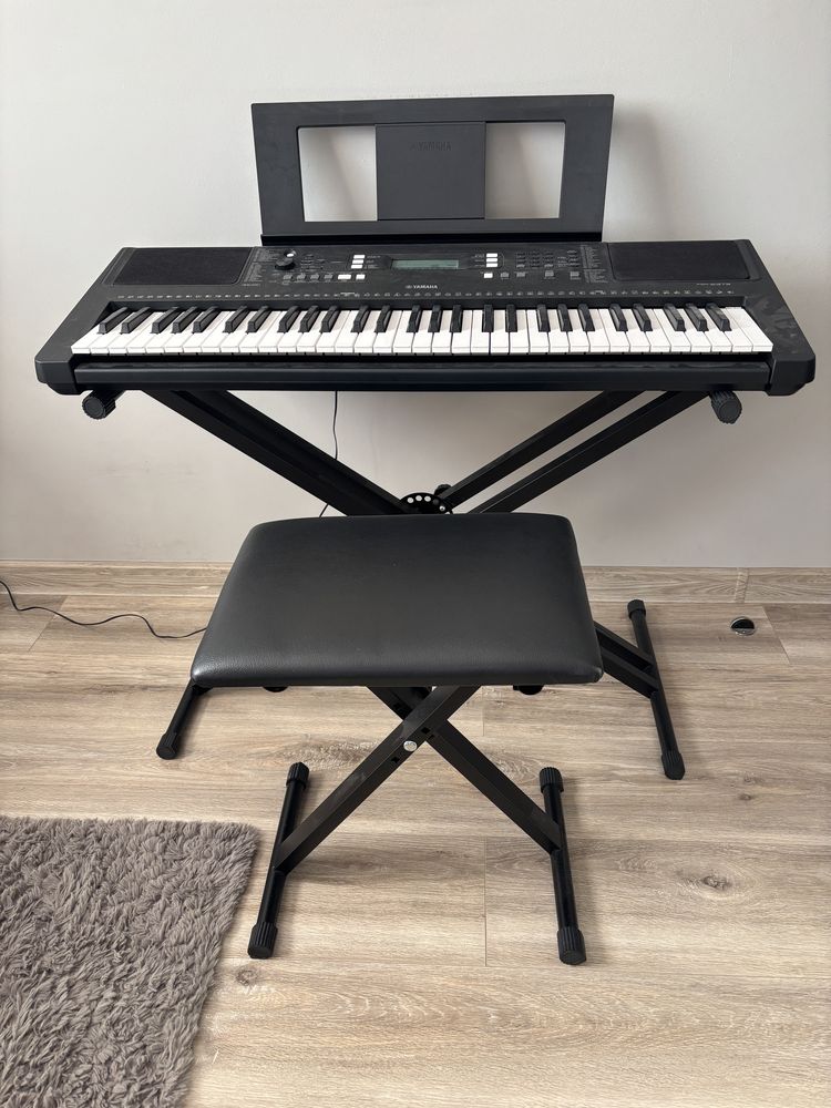 Keyboard Yamaha z osprzetem