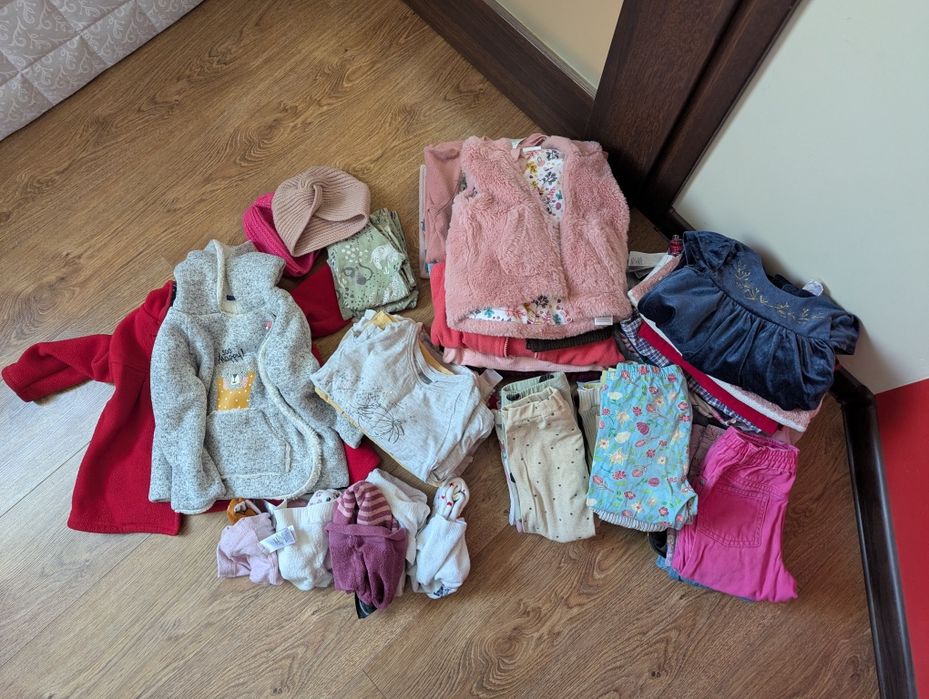 Zestaw ubranek dla dziewczynki, r. 80